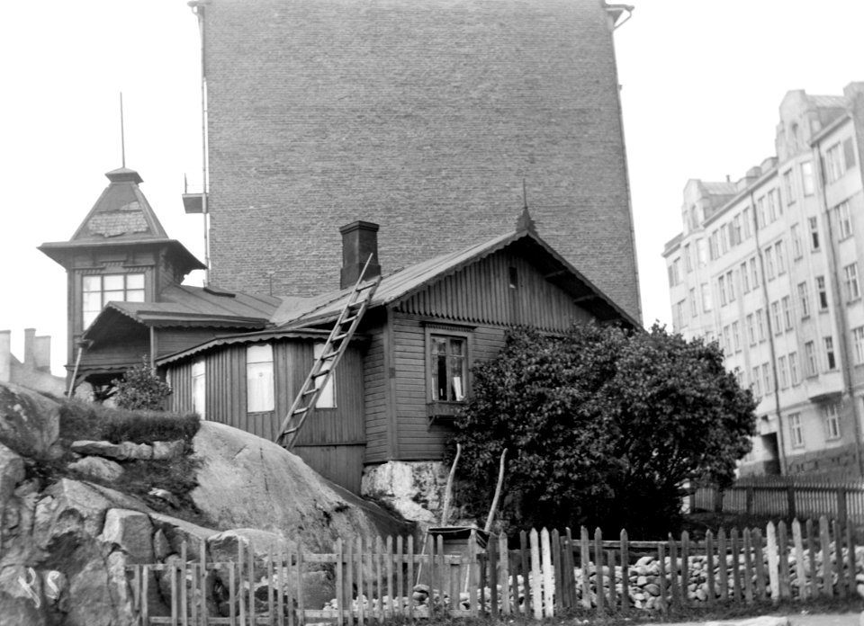 Pääskylänrinne 3. - Kulmavuorenkatu 9, kulma - N2237 (hkm.HKMS000005-000001ep)