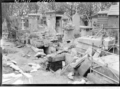 Père Lachaise - dégâts dus aux bombardements 01