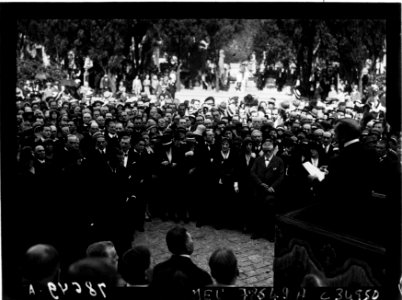 Père Lachaise - obsèques de Silvain - les discours (Btv1b9049081n f1)