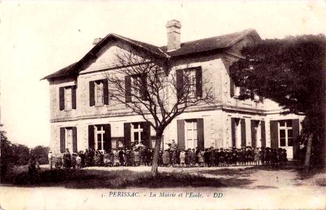 Périssac - Mairie et écoles 1 photo