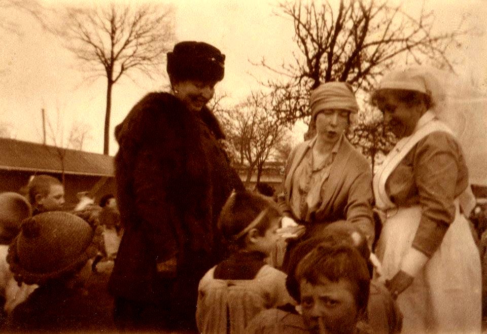Queen Elisabeth of the Belgians and Henriette, Duchess of Vendôme in Wulveringem