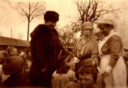 Queen Elisabeth of the Belgians and Henriette, Duchess of Vendôme in Wulveringem