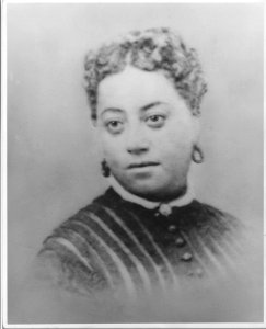 Queen Emma of Hawaii, photograph by H. L. Chase (PP-96-4-008)