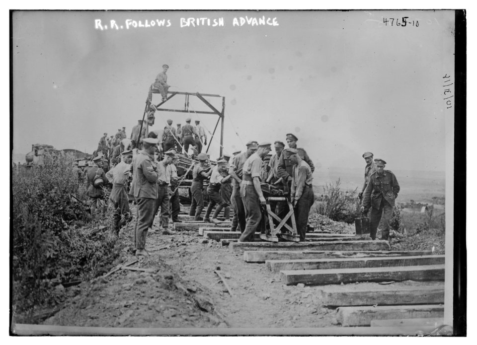 R.R. follows British advance LCCN2014708054