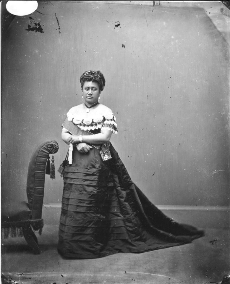 Queen Kapiolani, photograph by Menzies Dickson (PP-97-15-020)