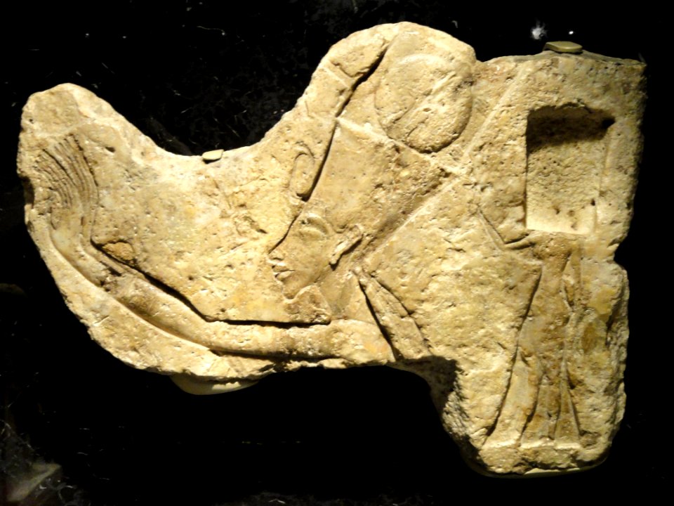Queen Nefert-iti and Princess Meket-Aten on boundary stela, Tell el-Amarna, 18th Dynasty, 1353-1336 BCE - Nelson-Atkins Museum of Art - DSC08150