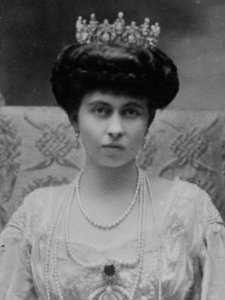 Queen of Greece in the 1910s - LCCN2014697258 (cropped)