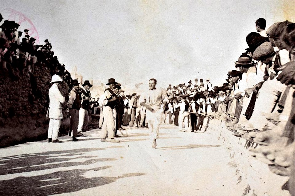 Races in Kerċem, 1913. Photo Mikiel Farrugia