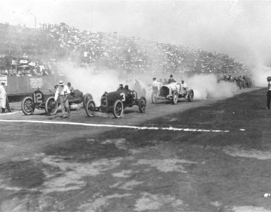 Race about to start Tacoma Speedway 1914 Boland G511086