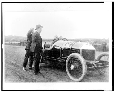 Racing automobile no. 14 on Benning race track, Washington, D.C., area on Labor Day LCCN90710640