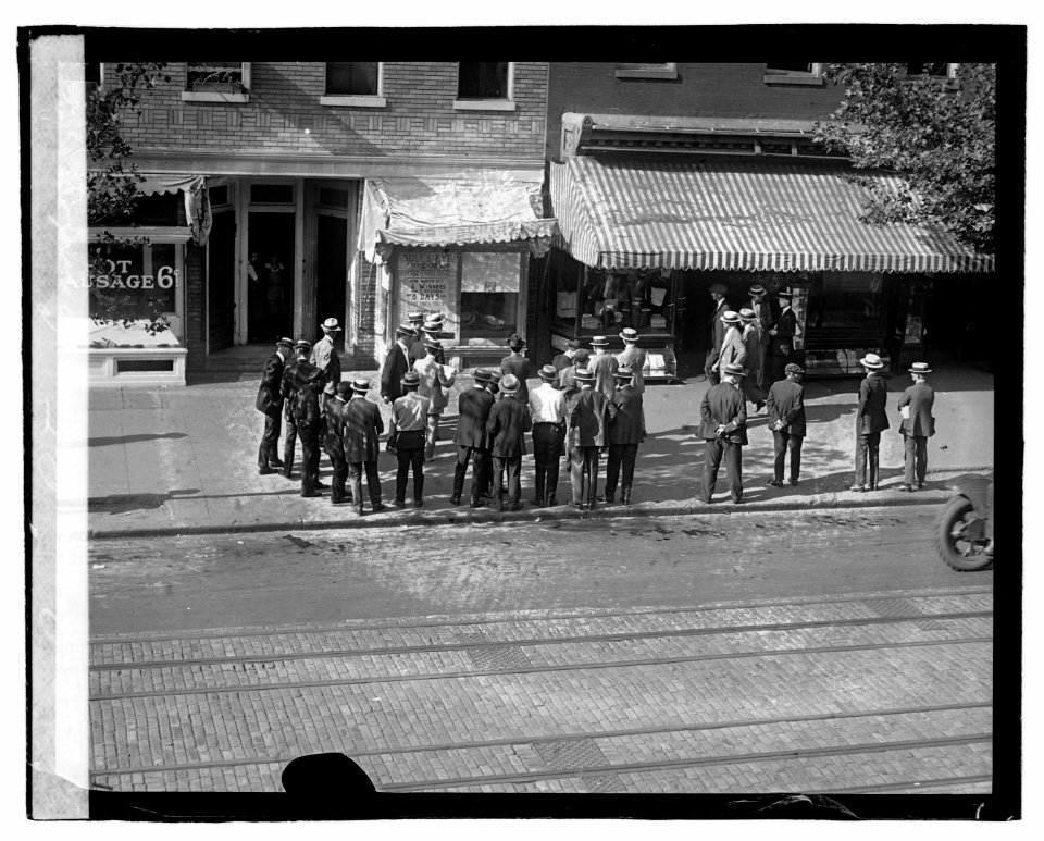 Racing returns crowd LOC npcc.06959