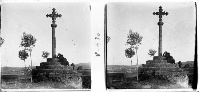 Quimeta a la creu de Sant Cugat