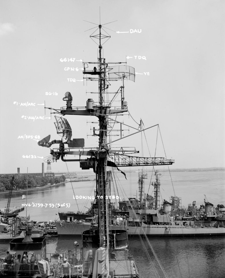 Radar arrangement aboard USS Kula Gulf (CVE-108) in 1953