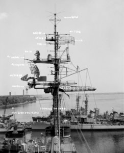 Radar arrangement aboard USS Kula Gulf (CVE-108) in 1953