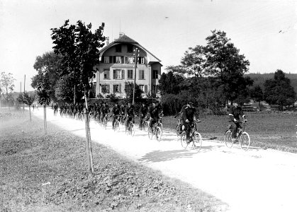 Radfahrer auf dem Marsch - CH-BAR - 3237571