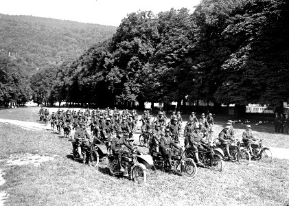Radfahrer Kompanie in Sammelformation - CH-BAR - 3240477