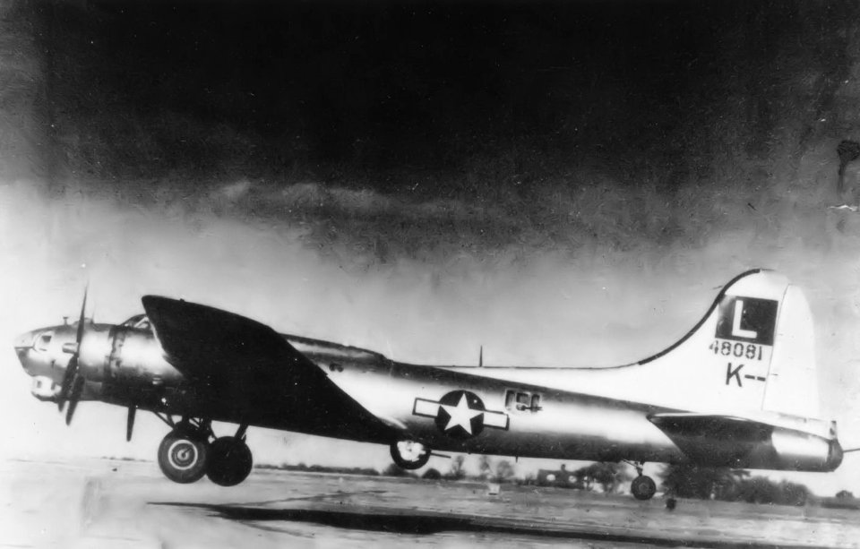 RAF Deopham Green - 452d Bombardment Group B-17G 44-8081