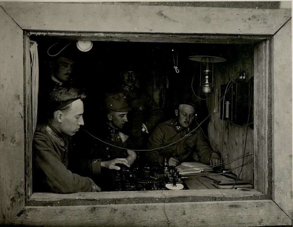 Radio Station, Abgabeapparat (BildID 15716151)
