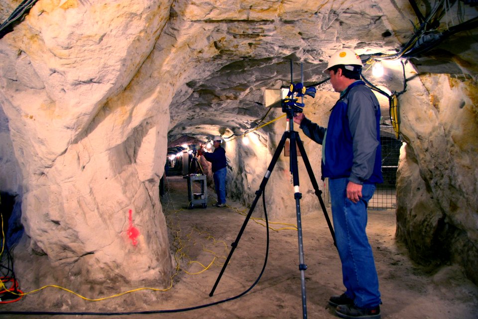 Radios in Tunnels (5940521201)