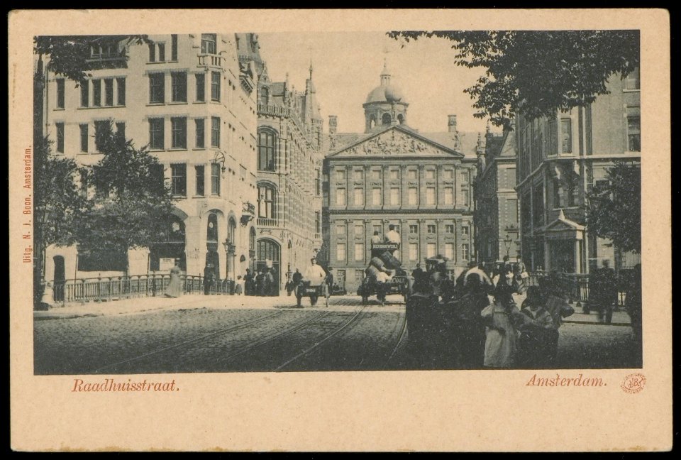 Raadhuisstraat vanaf kruising Singel gezien naar de Nieuwezijds Voorburgwal met de achterkant van Koninklijk Paleis, Afb PBKD00362000006 photo