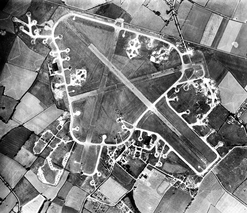 RAF Kimbolton - 10 Aug 1945 - Airphoto