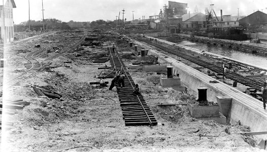 Railroad tracks being laid at the U.S. Naval Station, Pearl Harbor, 28 February 1919 (NH 118106)