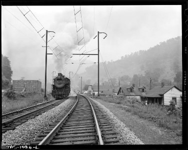 Railroad tracks running past the houses and company store. Kingston Pocahontas Coal Company, Exeter Mine, Welch... - NARA - 540783