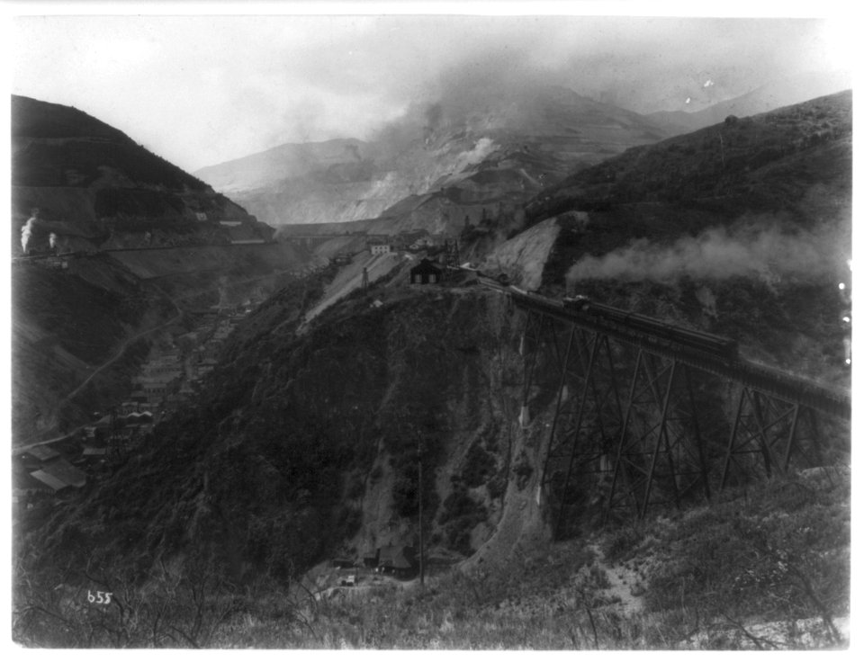 Railroad trains, Utah LCCN2002723941