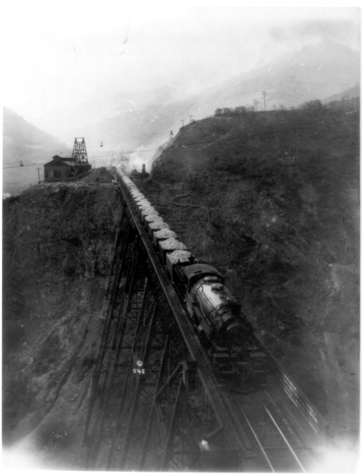 Railroad trains, Utah LCCN2002723943
