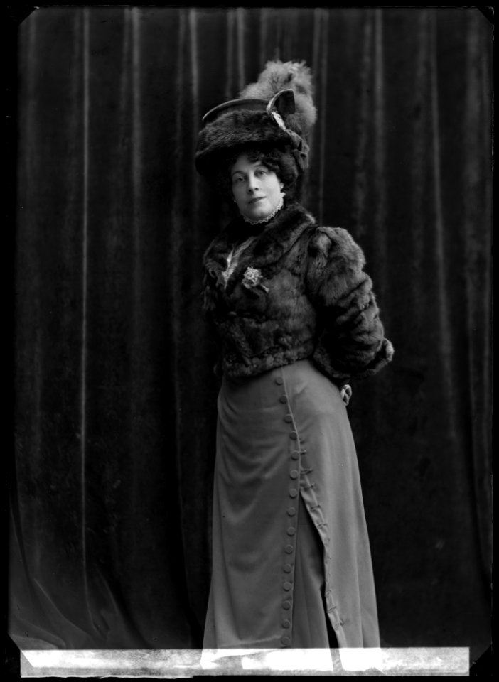 Ragna Wettergreen, actor, undated portrait about 1908 - SMV - GV077