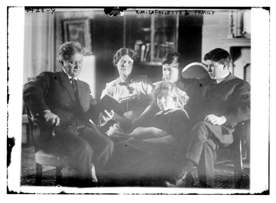 R.M. LaFollette & family LCCN2014687887