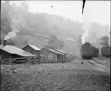 Railroad by the houses. Raven Red Ash Coal Company, No. 2 Mine, Raven, Tazewell County, Virginia. - NARA - 541061