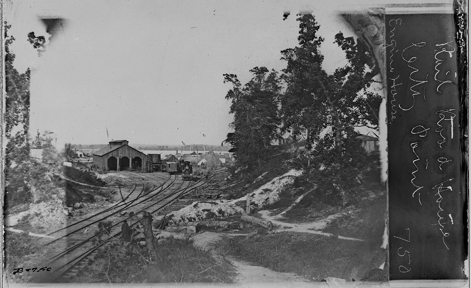 Railroad Engine House, City Point, Va - NARA - 525155