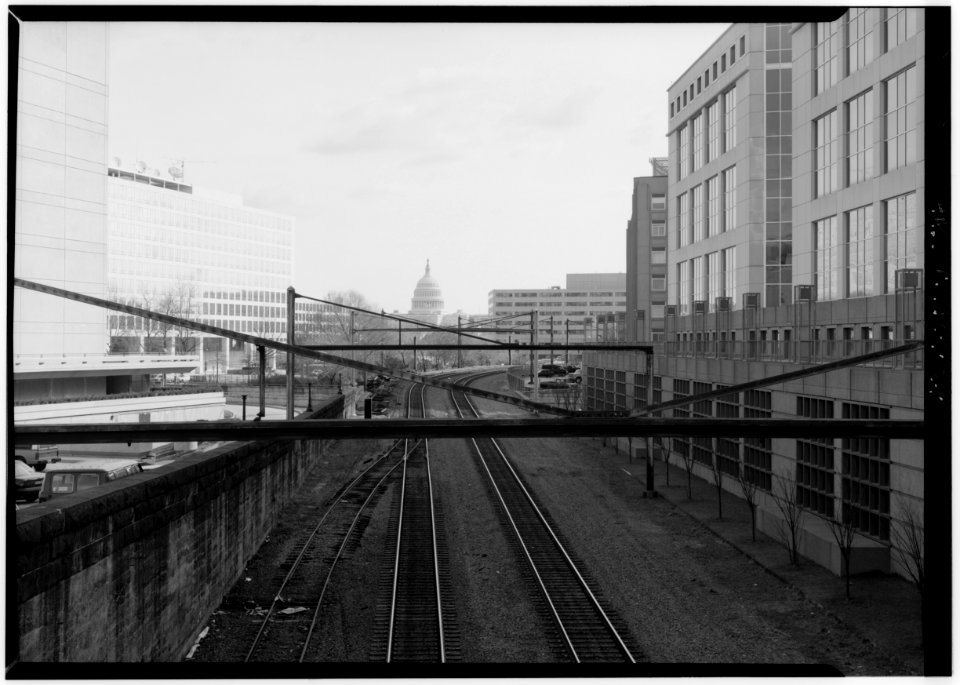 Railroad tracks on the maryland avenue corridor