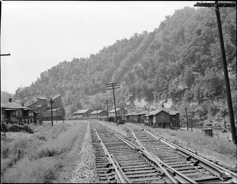 Railroad tracks, coal cars, tipple and houses. Southern Coal Corporation, Bradshaw Mine, Bradshaw, McDowell County... - NARA - 541057