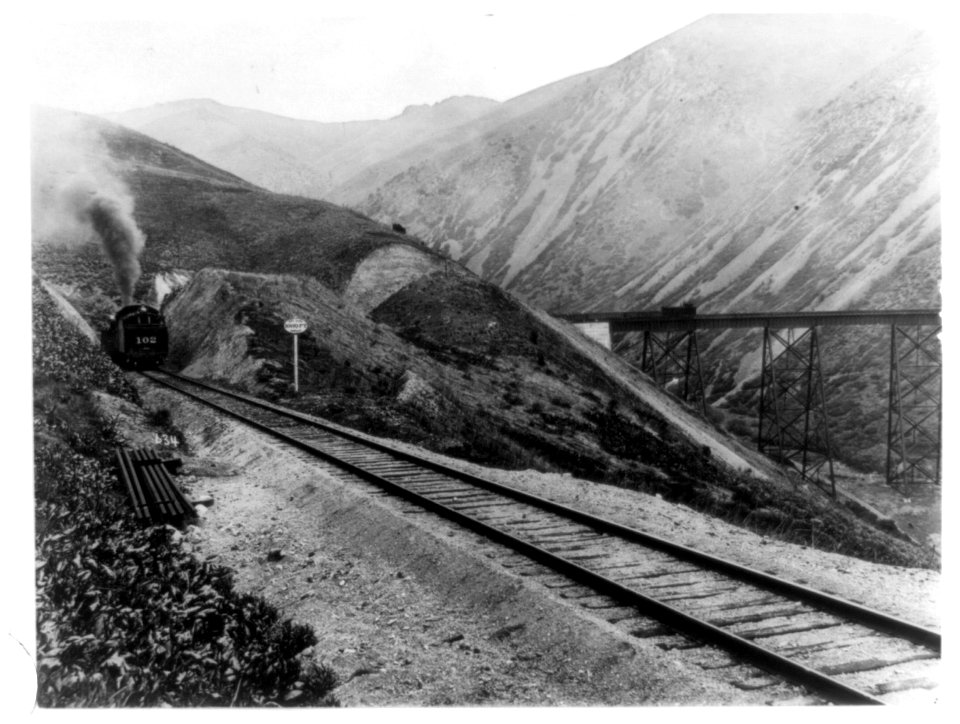 Railroad trains, Utah LCCN2002723942