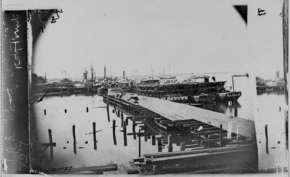 Railroad Wharf at City Point, Va - NARA - 525132