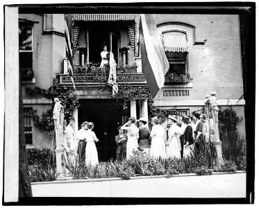 Raising the Suffrage flag when terms ratified LCCN2016828523
