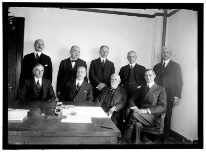 RAILWAY ADVISORY BOARD. STANDING- HALE HOLDEN; EDWARD CHAMBERS; WALKER D. HINES; JOHN BARTON PAYNE; OSCAR E. PRICE. SEATED- A.H. SMITH; JOHN SKELTON WILLIAMS; HENRY WALTERS; W.G. McADOO LCCN2016868847