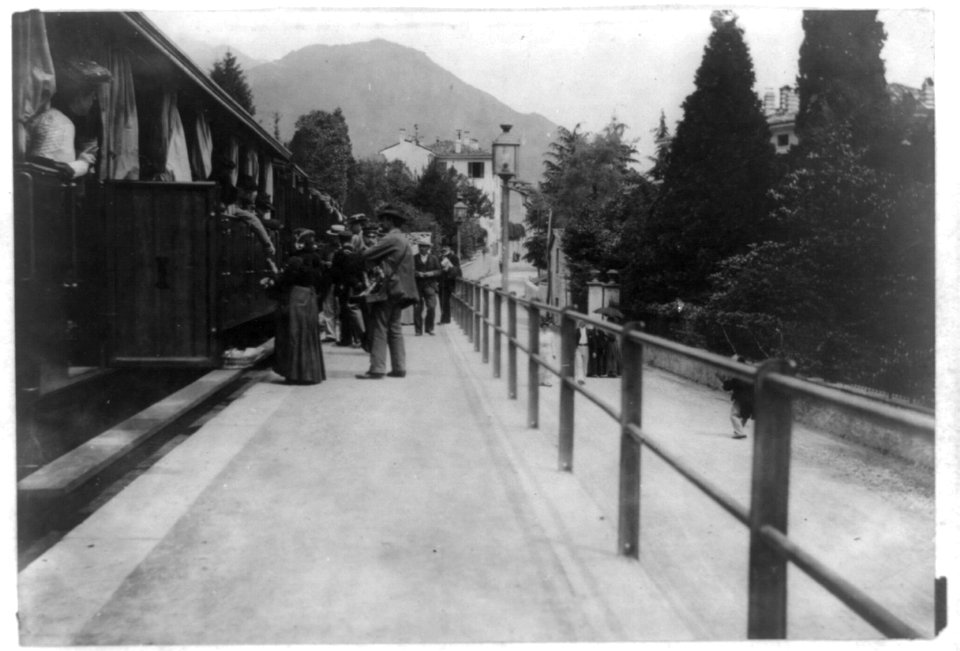 Railway station, Menaggio, Italy LCCN90705626