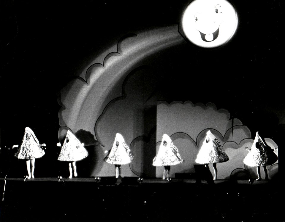 Rainbow magic performance (28180432292)