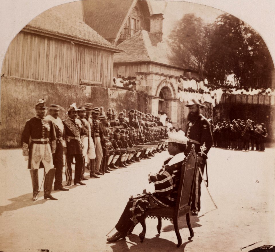 Rainilaiarivony inspecting troops (USC)