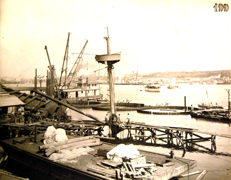Raising the USS Maine (ACR-1) in Havana Harbor, Cuba, March 20, 1911 (21707023110)