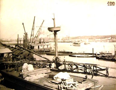 Raising the USS Maine (ACR-1) in Havana Harbor, Cuba, March 20, 1911 (21707023110)