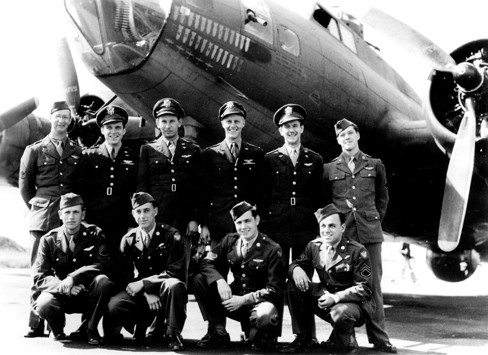 RAF Chelveston - 305th Bombardment Group -B-17 Crew Connecticut Yankee