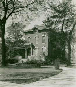Race House, Irving Park, Chicago, early 20th century (NBY 566)
