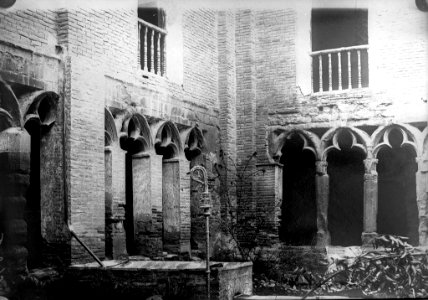 Racó del claustre del monestir de Casbas de Huesca