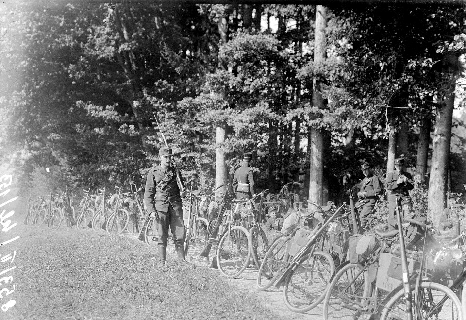 Radfahrer bei der Rast - CH-BAR - 3237638