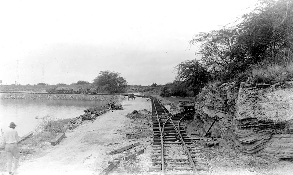 Railroad junction at Pearl Harbor, 10 September 1917 (NH 118056)