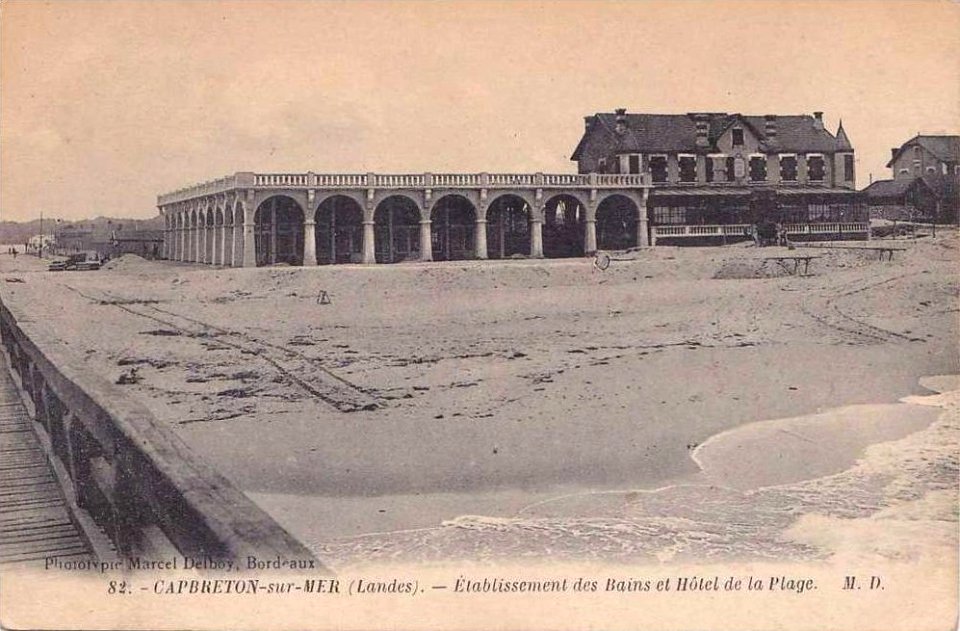 Plage de Capbreton avec l'hotel de la Plage